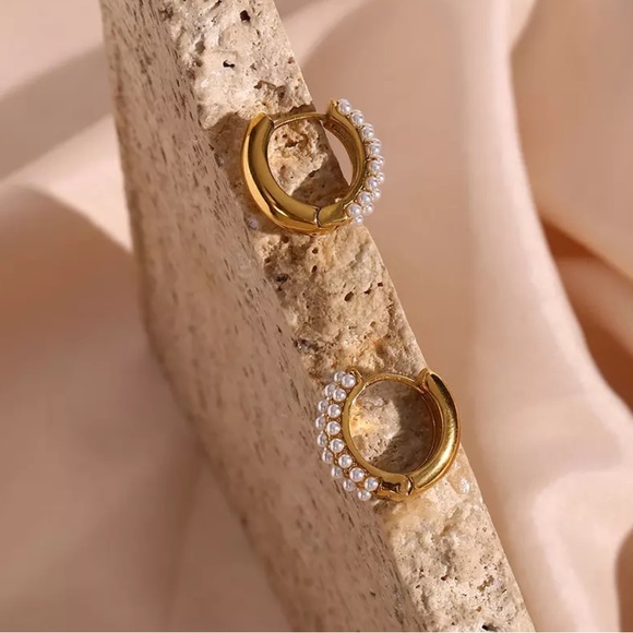 NEW 18K GOLD PEARL HOOP EARRINGS, NICE EARRINGS, CUTE EARRINGS - Picture 6 of 7